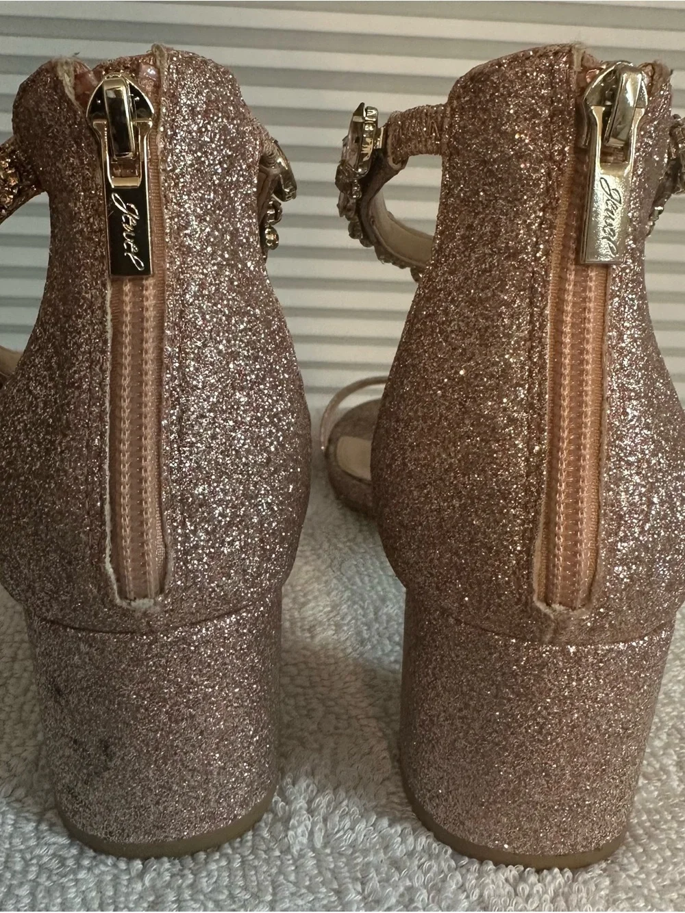 Jewel Badgley Mischka Rose Gold Glitter Jeweled Ankle-Strap Block Heels